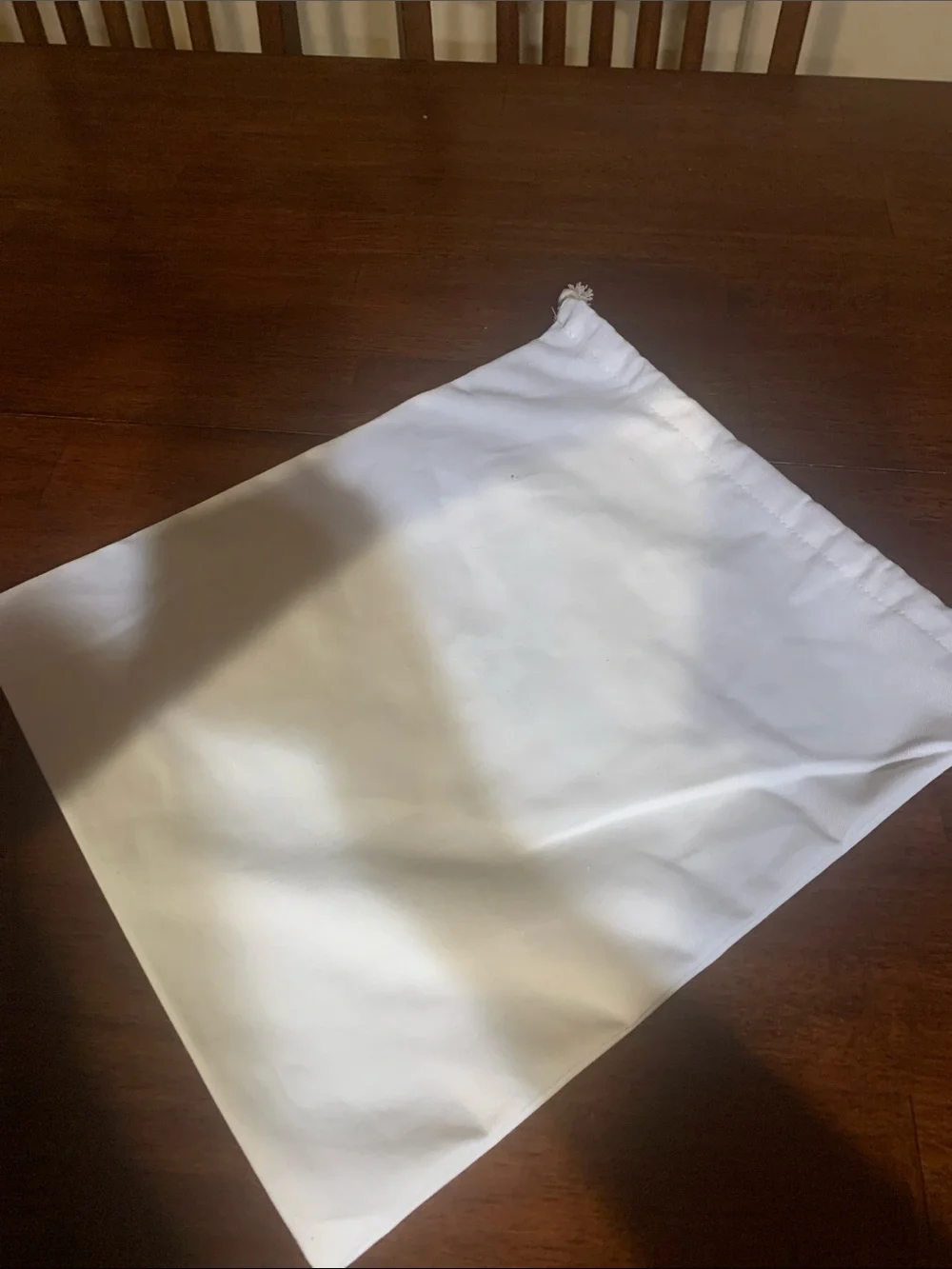 Hight quality thick cotton dust mid size dust bag with strings.Great for travel